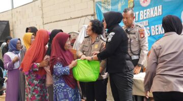 Kapolres Metro Bekasi Gelar Jum’at Berbagi dan Ceramah Kamtibmas Bersama Ibu-Ibu Sabuk Kamtibmas di Cikarang Utara