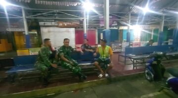 Babinsa Koramil 14 Jatisrono Bersama Linmas Sisir Obyek Vital Demi Jaga Keamanan Warga