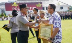 Kapolda Jateng Beri Penghargaan Personel dan Mitra Berprestasi, Dorong Polisi Adaptif Hadapi Generasi Digital