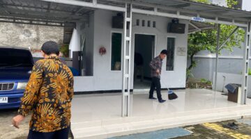 Wujudkan Kepedulian, Klien Bapas Pati Laksanakan Kerja Bakti Membersihkan Mushola Bapas