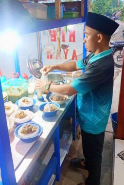 Kuliner Fenomenal Mie Ayam Mang Alex Jadi “Primadona” di Bungbulang, Dari Warga Hingga Pejabat Rela Antre