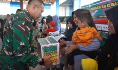 Pemberian Bingkisan Makanan Bergizi Untuk Balita Stunting  TMMD Reguler 128 Sidorejo Lendah