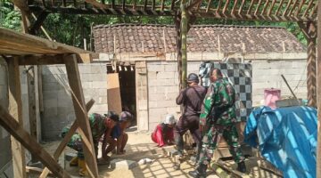Satgas TMMD Tak Kenal Lelah, Rumah Ibu Manisri Perlahan Berubah Jadi Hunian Layak