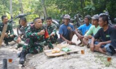 Keakraban Dansatgas TMMD dengan Masyarakat