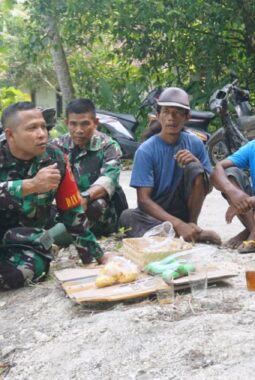 Keakraban Dansatgas TMMD dengan Masyarakat