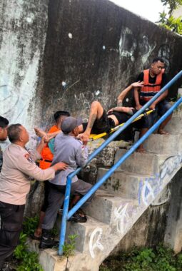Respon Cepat Polsek Jaten Selamatkan Pria Diduga Hendak Bunuh Diri di Jembatan Jurug