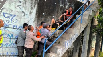 Respon Cepat Polsek Jaten Selamatkan Pria Diduga Hendak Bunuh Diri di Jembatan Jurug