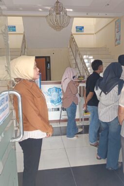 Usai Libur Cuti Bersama, Satpas SIM Karanganyar Dipadati Pemohon Perpanjangan dan Pembuatan SIM