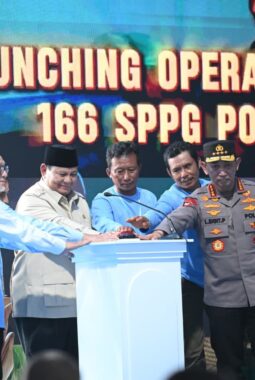 Dari Tuban, Presiden Prabowo Groundbreaking 10 Gudang Pangan Polri dan Luncurkan 166 SPPG