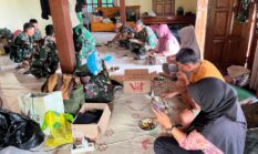 Sertu Nurdin Jadi “Master Chef” Satgas TMMD, Sajikan Masakan untuk Anggota dan Warga Sekitar Barak Semang