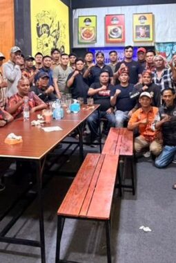Dankoti Pekanbaru Eri Bukik Hadiri Acara Lomba Karaoke yang Diadakan oleh HANKAM MPC Pekanbaru di Gigiah Cafe Km 2 Jalan Garuda Sakti 