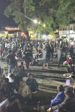 BUNGBULANG GEMURUH! RATUSAN WARGA GELAR NOBAR DI ALUN-ALUN, GEMBIRA PERSIB UNGGUL ATAS PSM  ​BUNGBULANG
