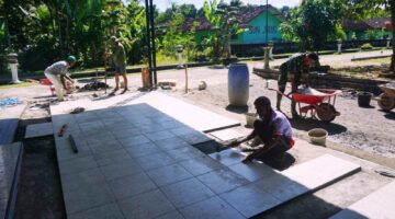 Pemasangan Keramik Teras Masjid Baiturrahman Kwarakan