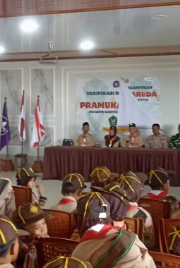 Polsek Ngadirojo Hadir Dampingi Pelantikan 115 Pramuka Garuda, Wujud Sinergi Polri Cetak Generasi Disiplin dan Berkarakter