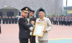 Dua Personel Polda Banten Terima Penghargaan atas Loyalitas dan Pengabdian
