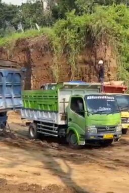 Sempat Tutup dan Kucing-kucingan, Tambang Galian C Ilegal di Kutogirang Mojokerto Kembali Beroperasi Ditengarai Dibekingi Oknum