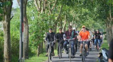 Kala Bule Keliling Desa Pakai Sepeda, Klaten Kampanyekan Budaya Bersepeda Komunal