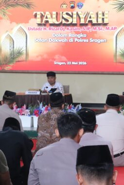 Perkuat Keimanan Anggota, Kapolres Sragen Hadirkan Ustadz H. Rizal Dj Kasim dalam Safari Dakwah di Mapolres