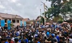 LAUTAN BIRU DI ALUN-ALUN BUNGBULANG, RIBUAN PECINTA BOLA RAYAKAN PERSIB JUARA