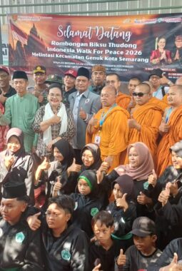 Polsek Genuk Kawal Hangat Perjalanan Spiritual Bhikkhu Thudong, Wujud Harmoni dan Toleransi di Kota Semarang