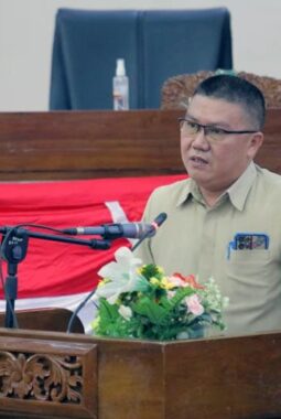 Rangkap Jabatan Anggota DPRD dan Ketua KONI Tanjab Barat Dikritik Keras: Dinilai Bertentangan dengan UU MD3 dan Semangat Putusan Konstitusional.