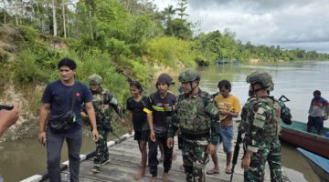TNI Kembali Evakuasi 4 Pendulang Emas Korban Teror OPM di Pegunungan Bintang