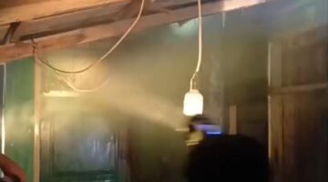 BEREDAR DIMEDSOS KANTOR KUA MEKARMUKTI Di LALAP SI JAGO MERAH, WARGA BERHASIL PADAMKAN API  ​