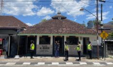 Polwan Polres Wonogiri Patroli Jumat Siang, Imbau Jamaah Waspada Kejahatan 3C