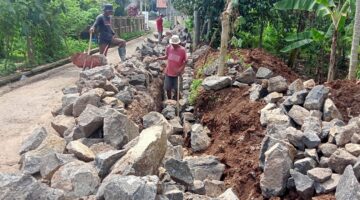 Proyek Drainase dan Rekonstruksi Jalan Soyog Rp816 Juta Disorot, Diduga Tak Sesuai Spesifikasi