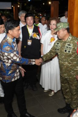 Kasdam IV/Diponegoro Hadiri Perayaan Waisak di Borobudur, TNI Hadir Menjaga Kedamaian