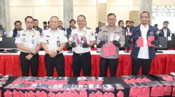Polda Jateng Bersama FBI Gagalkan Operasi Sindikat Penipuan Online Internasional di Solo Raya