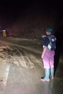 Jalan Gunung Gedogan Longsor Lagi, Akses Bungbulang–Caringin Sempat Terhambat
