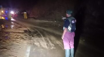 Jalan Gunung Gedogan Longsor Lagi, Akses Bungbulang–Caringin Sempat Terhambat