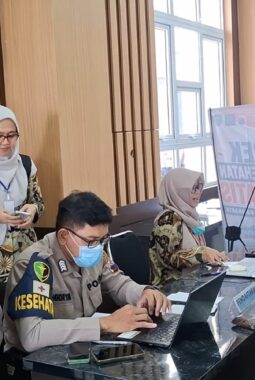 Bhabinkamtibmas Polresta Surakarta Jalani Pemeriksaan Kesehatan Sebelum Lakukan Tracing TB