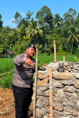 Dukung Mobilitas Warga, Satbrimob Polda Banten Revitalisasi Jembatan di Bayah
