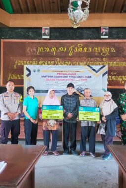 Pastikan Tepat Sasaran, Babinsa Serut Monitoring Penyaluran BLT Dana Desa Tahap III.