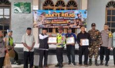 BAKTI RELIGI HARI BHAYANGKARA KE-80, POLRES BOYOLALI DAN POLSEK JAJARAN BERSIHKAN TEMPAT IBADAH SERTA SALURKAN BANTUAN