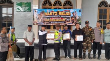 BAKTI RELIGI HARI BHAYANGKARA KE-80, POLRES BOYOLALI DAN POLSEK JAJARAN BERSIHKAN TEMPAT IBADAH SERTA SALURKAN BANTUAN
