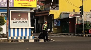 Polisi Hadir di Pagi Hari, Satlantas Polres Wonogiri Jaga Kelancaran Arus Lalu Lintas dan Cegah Kecelakaan