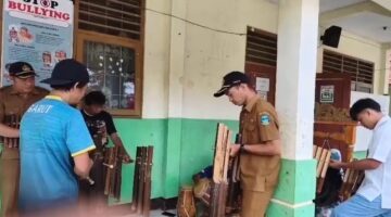 Ada Yang Unik, Bukan Cuma Murid, Guru-Guru SMPN 2 Caringin Garut Juga Jago ‘Nge-Band’ Pake Calung!