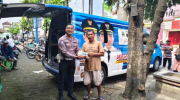 Polantas Menyapa di Samsat Keliling, Satlantas Karanganyar Edukasi Pentingnya Tertib Administrasi Kendaraan