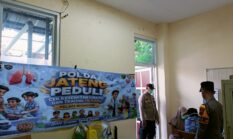 Peduli Kesehatan Masyarakat, Bhabinkamtibmas Polsek Purwantoro Dampingi Cek Kesehatan dan Tracing TBC