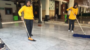 Bhakti Religi” Sambut HUT Bhayangkara ke-80, Polsek Bungbulang Percantik Masjid Babussalam