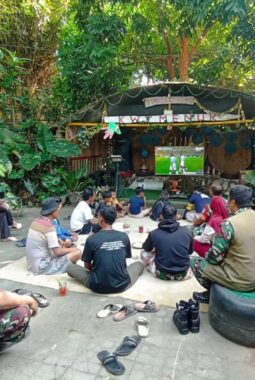 Pererat Kebersamaan, Kodim 0730/Gunungkidul Gelar “Nobar Bola Gembira” Piala Dunia 2026 Bersama Masyarakat di Dua Lokasi.