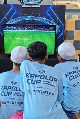 Keseruan Pojok Push Rank dan Pojok Mabar Turnamen E-Sport Kapolda Jateng Cup 2026 Jadi Ruang Interaksi Akrab Para Gen-Z Dari Berbagai Daerah