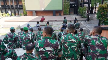 Pererat Kebersamaan TNI dengan Rakyat, Korem 072/Pamungkas Nobar Bersama Masyarakat. 