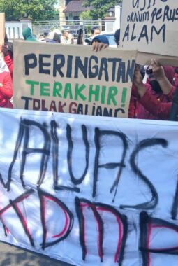 Sampaikan Aspirasi Tolak Galian C, Warga Tunggulsari Gelar Aksi Di Depan Gedung DPRD Kendal