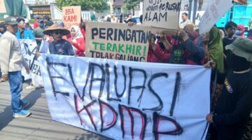 Sampaikan Aspirasi Tolak Galian C, Warga Tunggulsari Gelar Aksi Di Depan Gedung DPRD Kendal