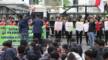 Kapolrestabes Medan Arahkan Personel Tetap Humanis dalam Pengamanan Aksi KBMN di DPRD Sumut