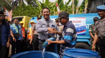 Aksi Nyata HUT Bhayangkara ke-80! Polresta Banyumas Kirim 16 Ribu Liter Air Ke Daerah Kekeringan
